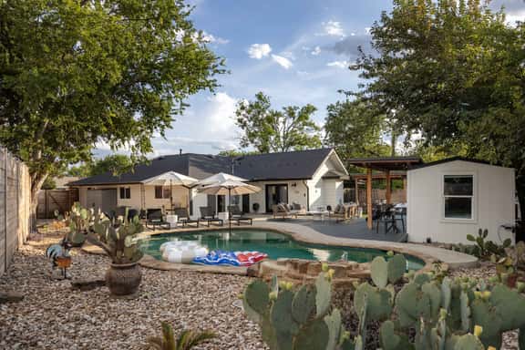 New! 7 bedroom, Pool, Movie Lounge, Playground - Image 1