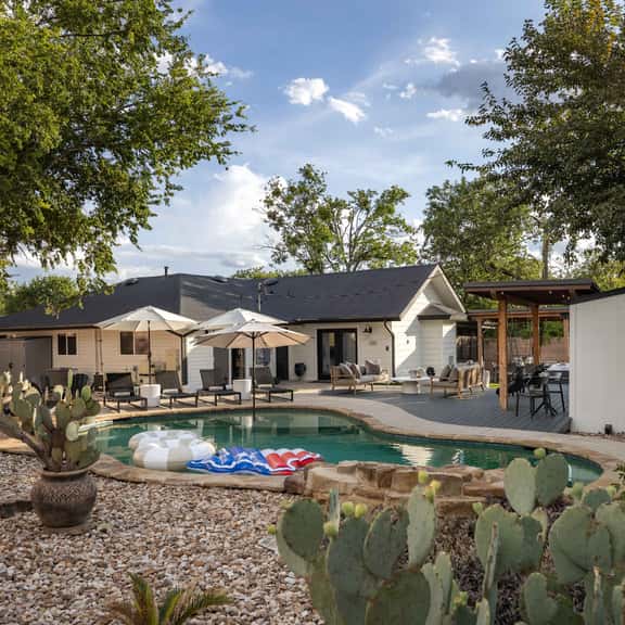 New! 7 bedroom, Pool, Movie Lounge, Playground - Image 1